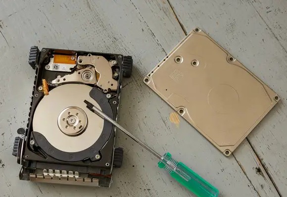 什么是物理破壞硬盤銷毀方式，有哪些常見的具體操作？