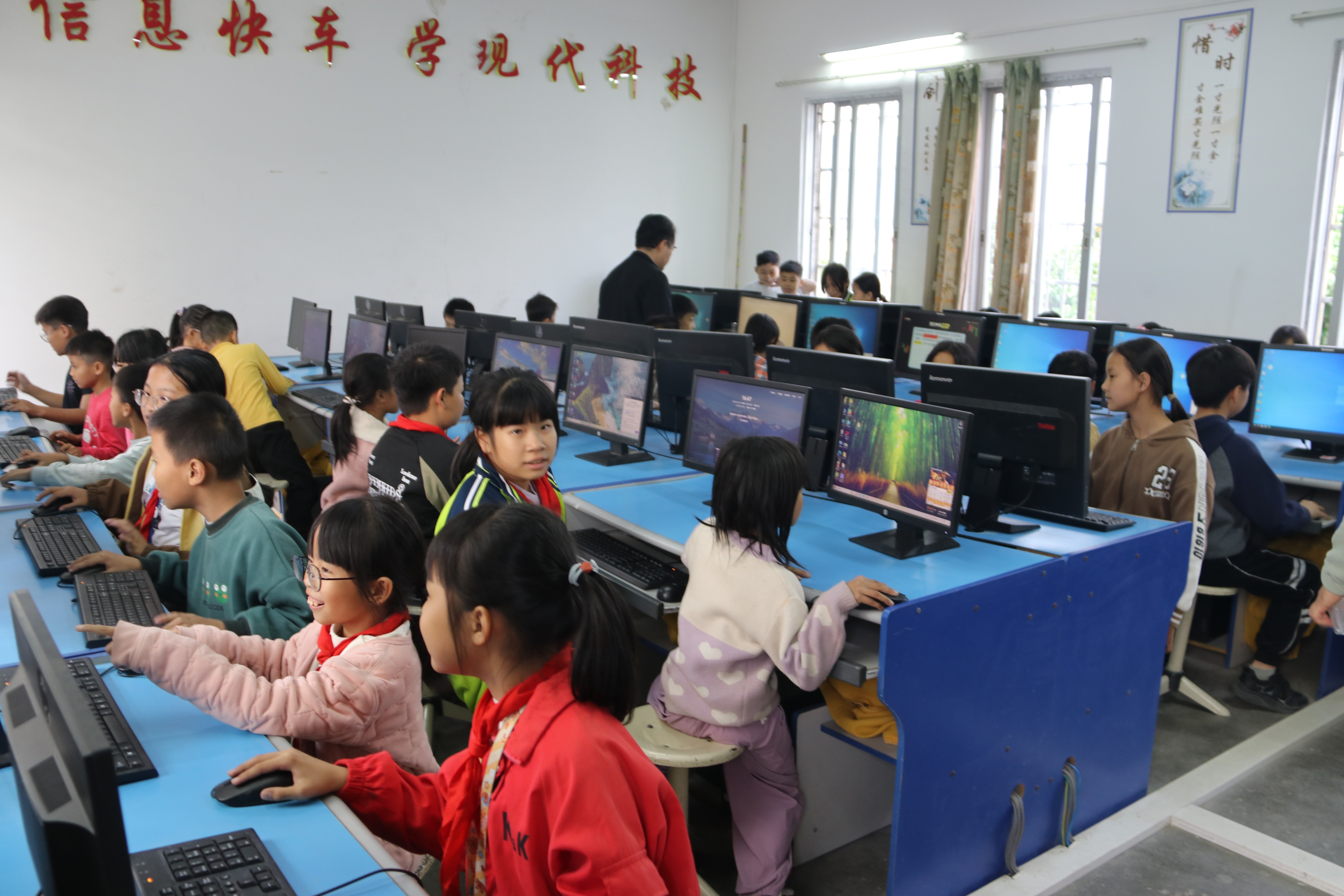 第二百二十六期“綠色愛心電腦教室”標準電腦21套（深圳市智微智能科技股份有限公司 ）